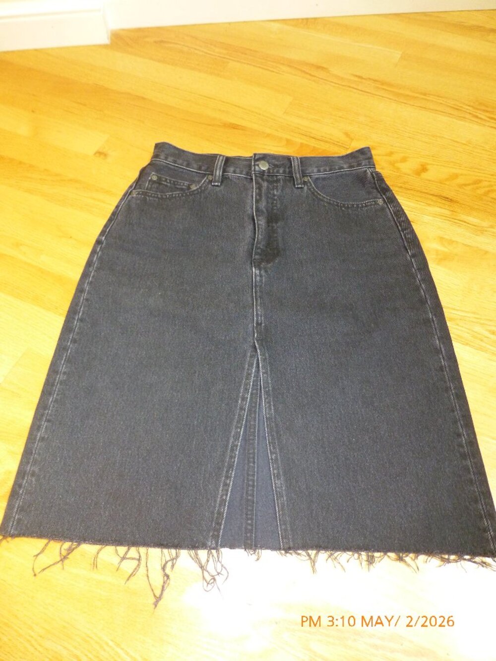 Aritzia Denim Forum High-rise denim midi skirt black raw hem size 26